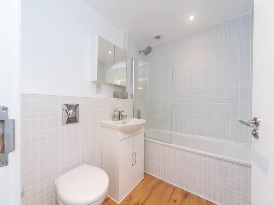 Bright & Modern 2-Bed Apartment In Vibrant East Londra Dış mekan fotoğraf